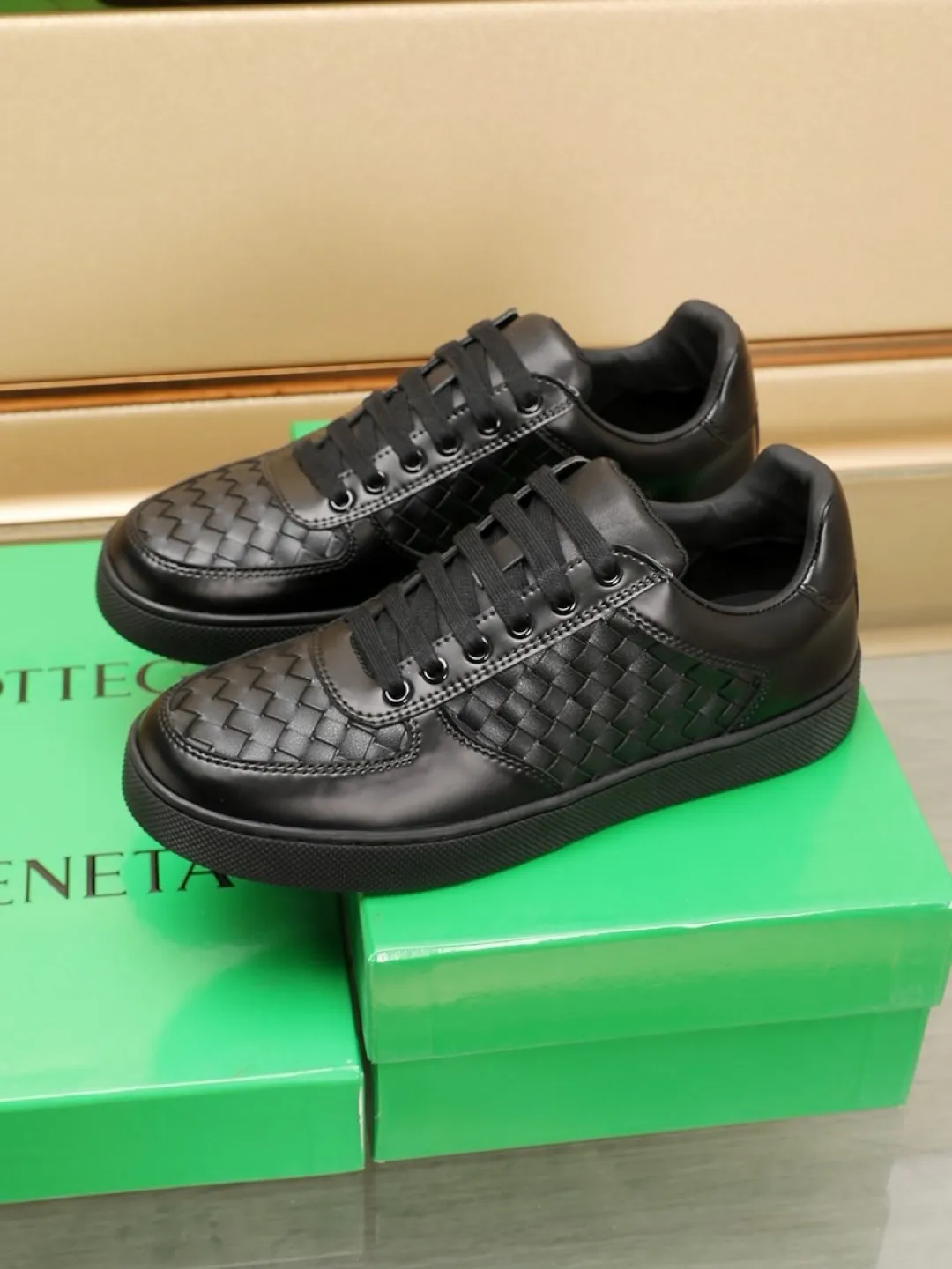 Men's Men's Shoes💰P 500💰【BV】Classic Casual Shoes🔍Winning the world's recognized top brand with details and creativity, the details highlight traditional hand stitching. The upper is made of original first-layer cowhide woven surface, and the cowhide lining is environmentally friendly. ♻️Does not fade. 💪Sole: Rubber original outsole specially provided by the original factory. ⚠Can be entered and exited at will. Welcome to compare. ⚠Number of sizes: 38-45 (customized in 45)
